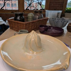 Golden Glaze Citrus Juicer – Handmade